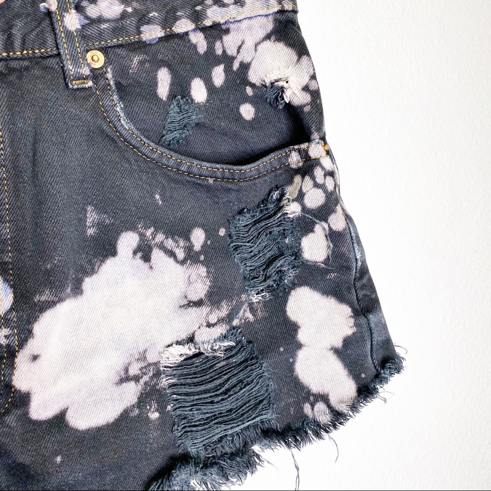 Levi’s Distressed Bleached Hi Rise Cutoff Shorts - Picture 4 of 5
